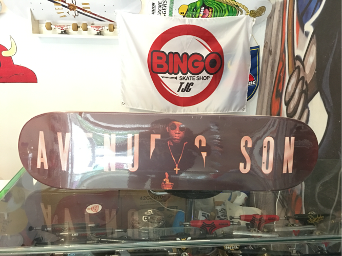 Planche à roulettes AVENUAMPSON - Ref 2594843 Image 1