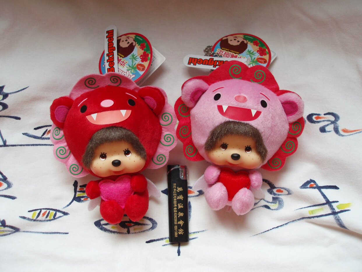 蒙奇奇 monchhichi 冲绳限定 红粉色小怪兽 背后有翅膀 大头挂件