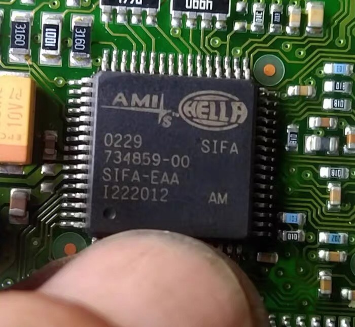 734859-00 SIFA-EAA 帕萨特B5领驭舒适电脑板易损芯片