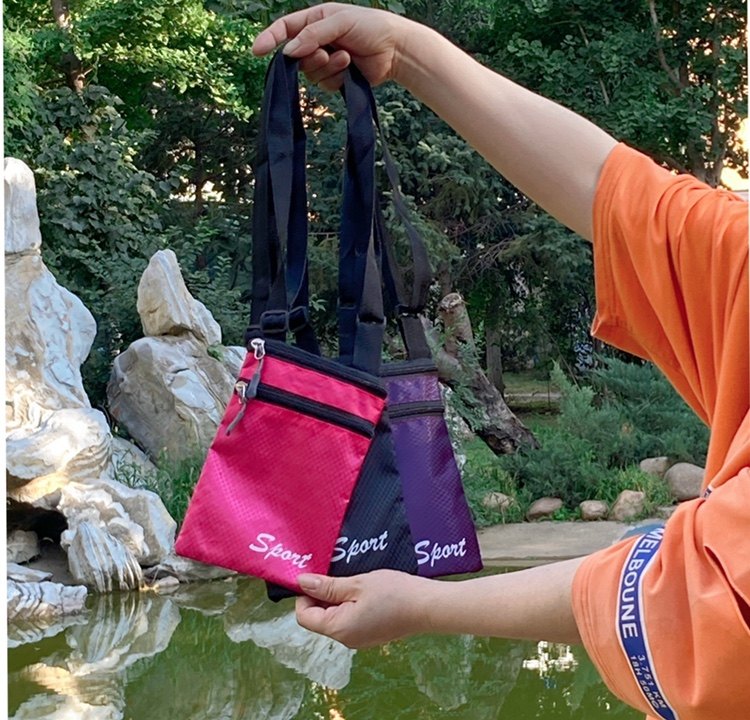 女单肩证件包旅行出游便携防水包多用途贴身斜挎小包护照包手机包