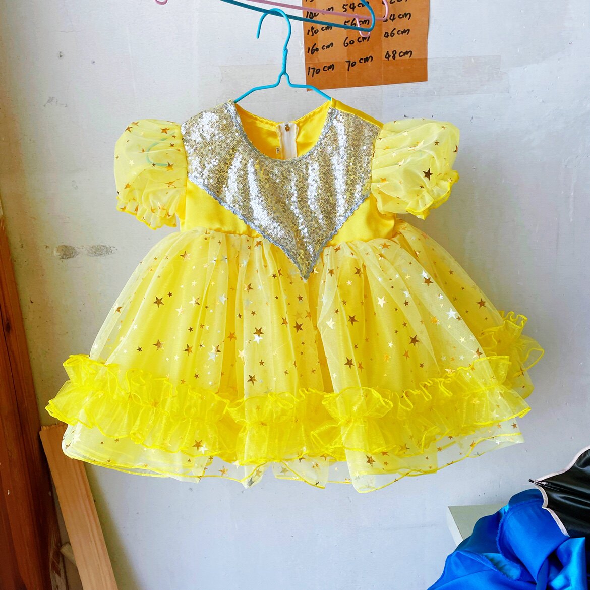 我们都是小星星儿童演出服定制款