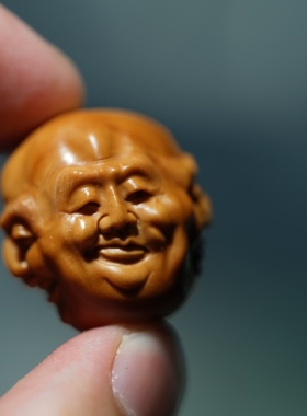 喜怒哀乐背云吊坠