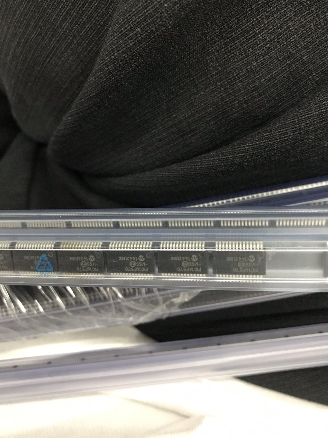 ic供应商.PIC16F570-I/SS SOP28 全新原装进口PIC16F570 SO单片机