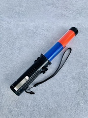 Трафик Батон led交通指挥棒充电多功能夜间红蓝荧光棒灯发光口哨带磁铁吸警示