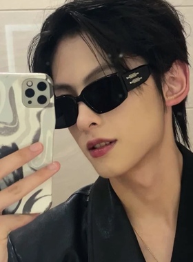 长框墨镜韩潮夜店蹦迪街拍赛博