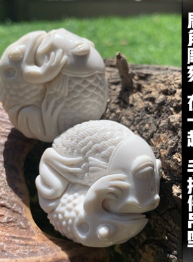 鹿角雕刻金蟾爱情手把件吊坠文玩