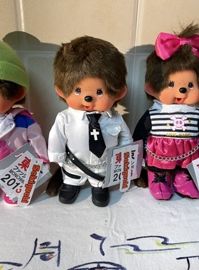 蒙奇奇 monchhichi 2013东京流行 白衣服朋克男生 粉裙子休闲女生
