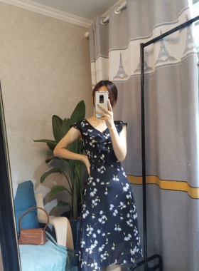 鸢娜尔碎花V领收腰显瘦连衣裙66036 原739