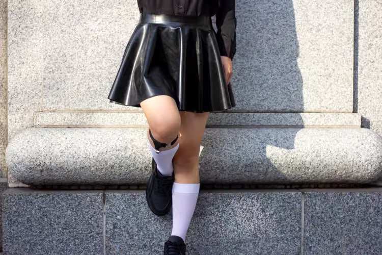 cos乳胶日常时尚半身裙新品