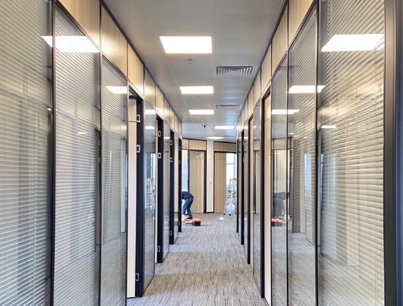 广州办公室直播间室内装修工程施工全包写字楼玻璃隔断墙隔音隔间