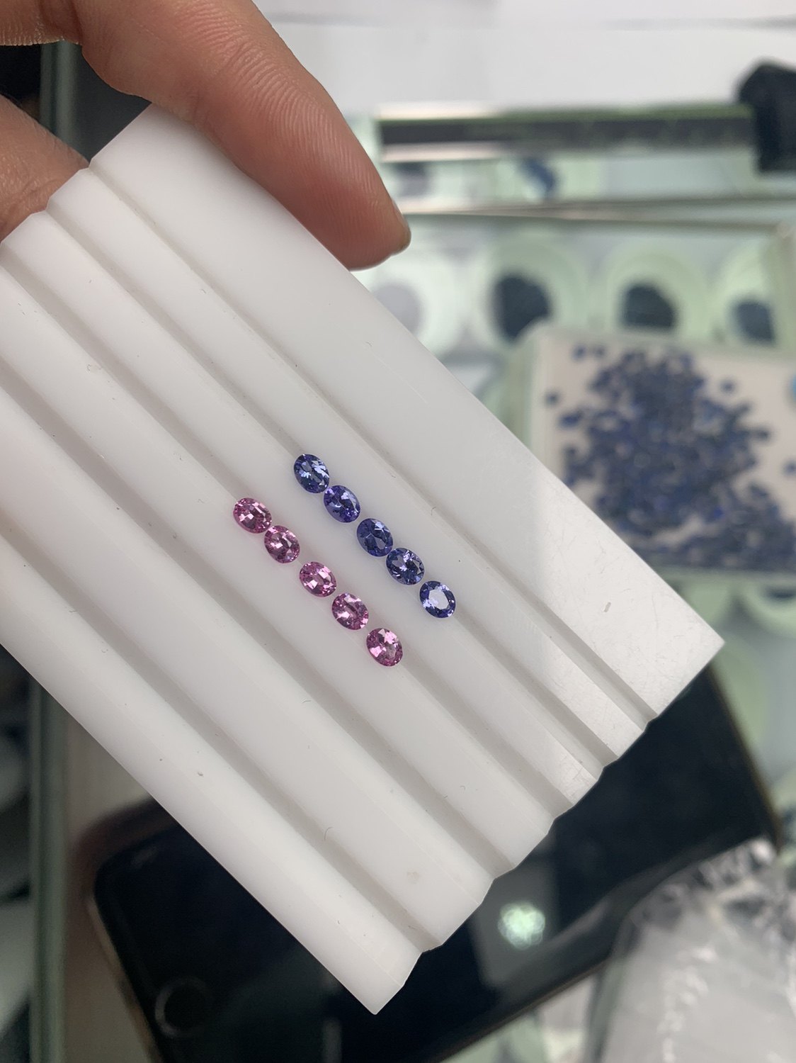 雅鑫彩宝广州六年实体店天然裸石