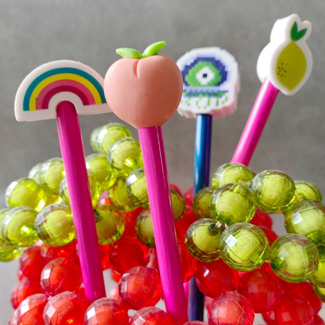 欧美可爱钱笔外贸英国纯原学生文具彩虹水果女童笔