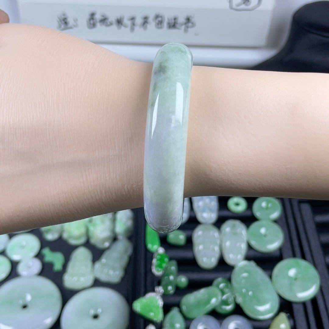 紫罗兰翡翠贵妃手镯