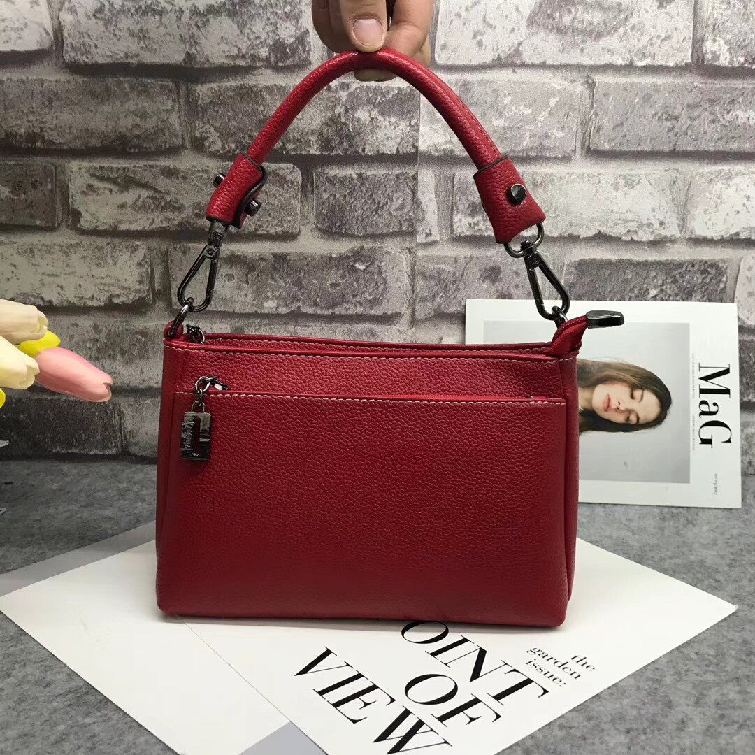 2023年雅蒂尔新款三隔层手提单肩斜挎三用包包新品软料黑红色包邮