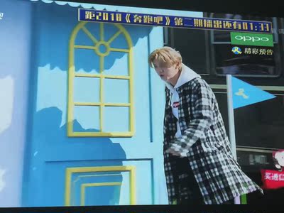 实力对比极米Z8X和坚果J6S哪个好，配置区别在哪里？