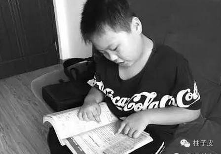 柚亲子】9岁娃读大学英语边说边译,老师上课不