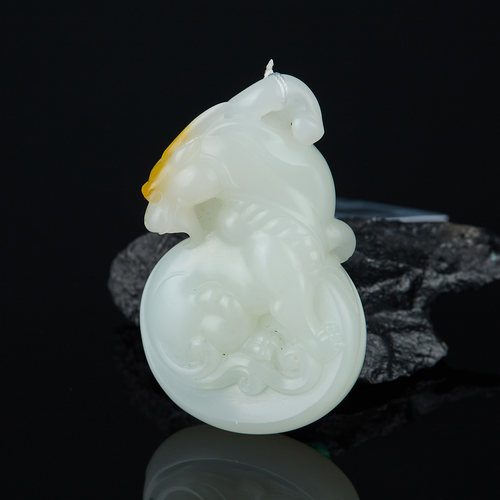 【孤品】七彩云南-苏作玉雕大师-严建峰和田玉挂件吊坠