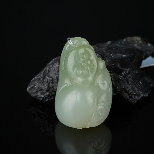 孤品苏作玉雕大师和田白玉吊坠