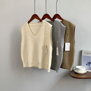 减龄上衣高级感v领针织马甲背心女春秋叠穿无袖毛衣坎肩百搭外穿