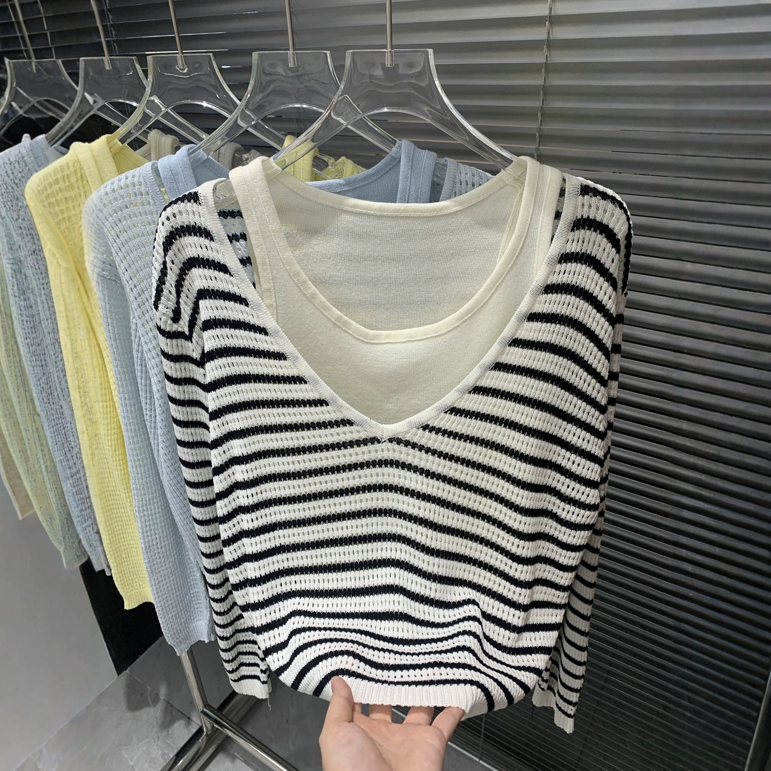 秋季新款镂空露肩针织衫内搭背心两件套女韩系慵懒风叠穿套装上衣