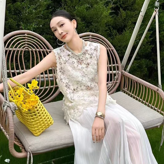 镂空花朵蕾丝马甲宽松背心女夏季度假风外穿无袖上衣百搭小衫坎肩