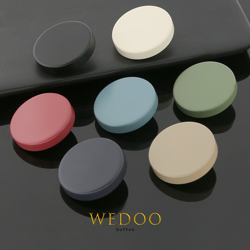 女毛风衣黑色扣子羊绒树脂