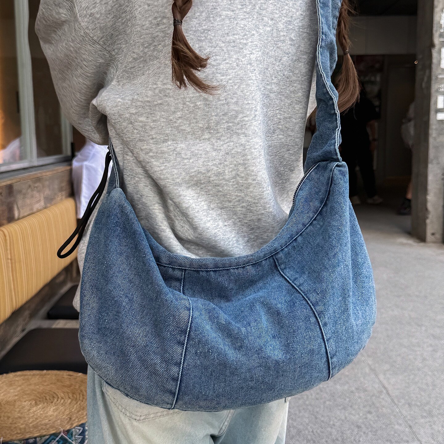 日韩牛仔布包时尚单肩包女2026新款休闲大容量风个性褶皱斜挎包女