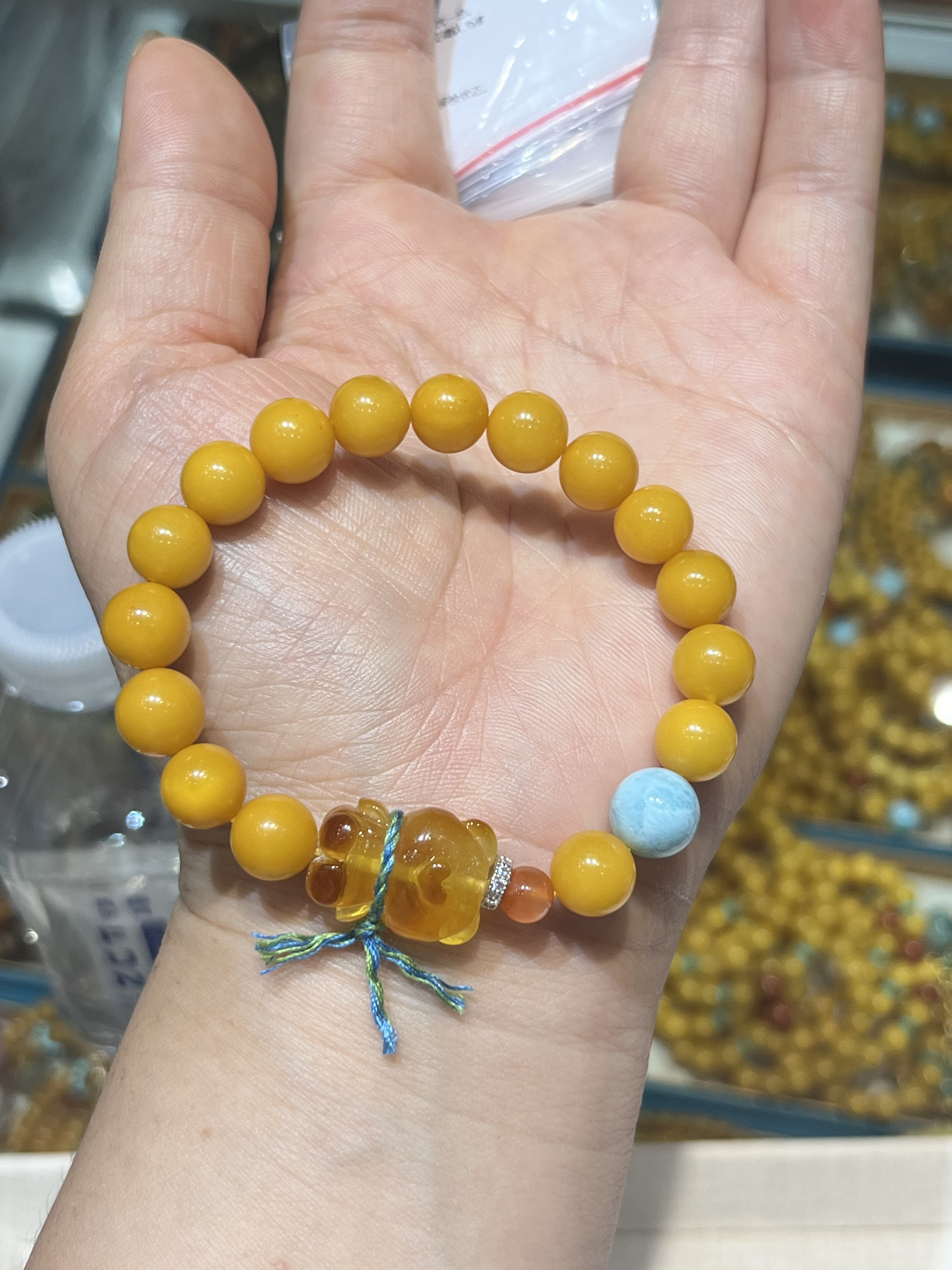 天然蜜蜡手串鸡油黄蜜蜡手串搭配蜜蜡小熊海纹石南红手串文玩叠戴