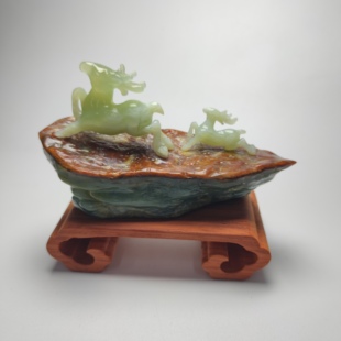 收藏品岫玉花玉摆件鹿鹿平安玉石摆件鹿摆件路路通三色巧雕玉器
