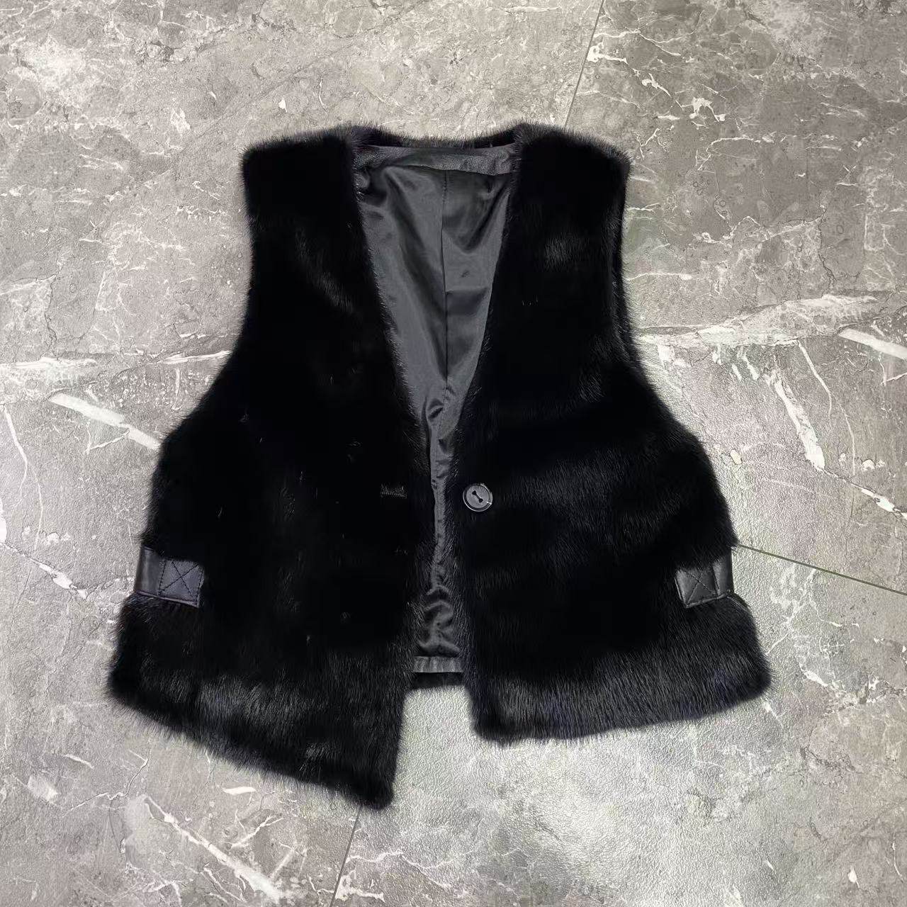 2025新款进口小母貂马甲短款坎肩貂皮大衣背心女百搭水貂皮草披肩