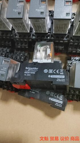施耐德小型中间继电器RXM2LB2BD+底座RXZE1M4C.议价