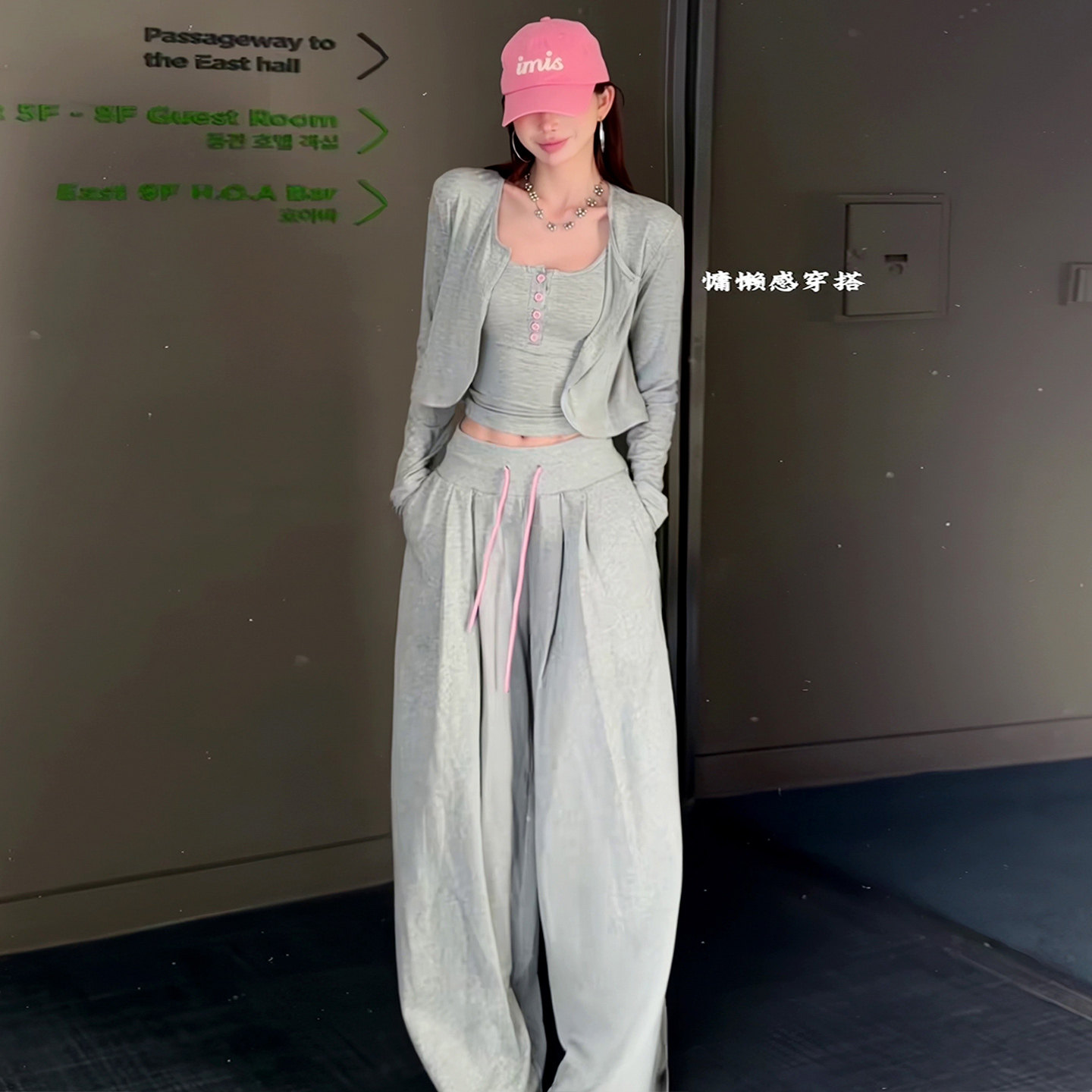 时尚修身减龄套装女春季新款短款开衫上衣灰色吊带阔腿长裤三件套