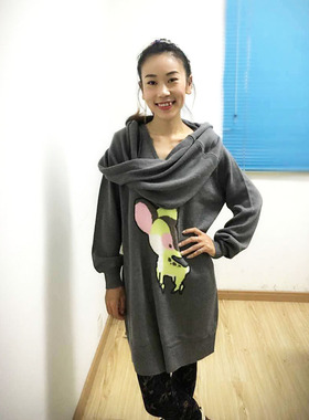 scolar精品女装冬 小鹿卡通图案搭配围巾中长针织套头毛衣 133130