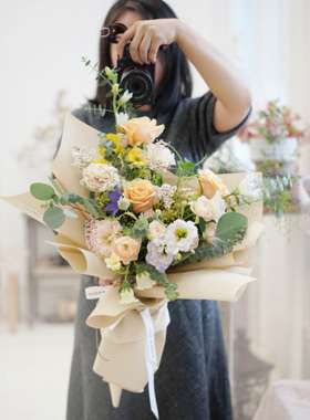 滨州韩式鲜花速递mini韩式花束暖色橙色系洋桔梗尤加利风铃速递