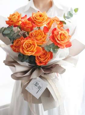 滨州高端橙色玫瑰情人节熊抱混搭进口花束同城速递生日鲜花礼物