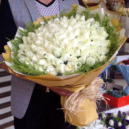 鲜花速递滨州情人节领导热卖鲜花同城送花礼盒花鲜花束99支白玫瑰