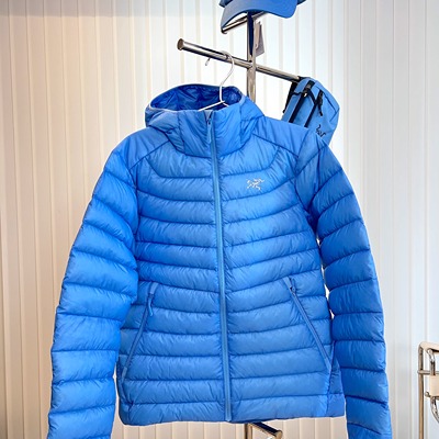 国现始祖鸟连帽排骨羽绒服