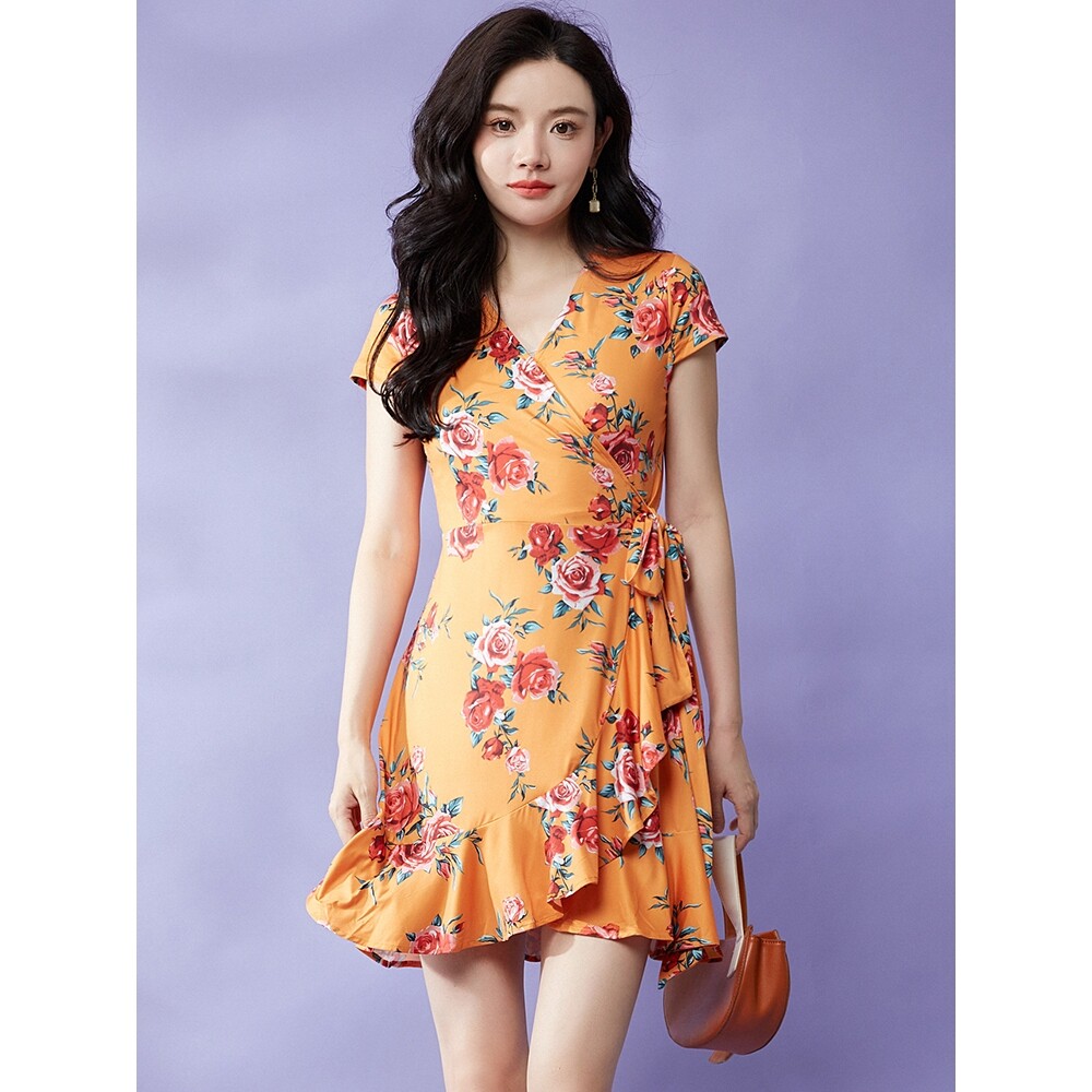 曼天雨专柜撤柜正品 cc夏装2024新款衬肤显白v领一片式碎花连衣裙