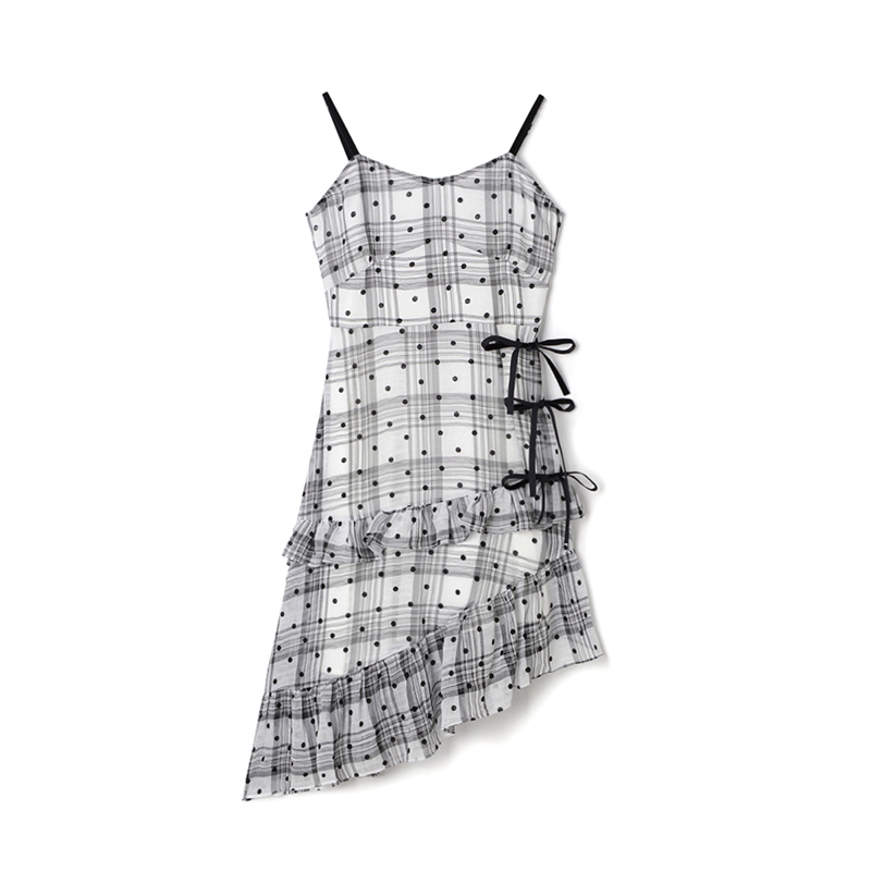 下摆不规则温柔风吊带连衣裙