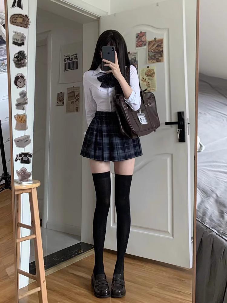 特大码女装微胖MM200斤遮肚jk制服裙百褶裙碳灰格裙收腰衬衫套装