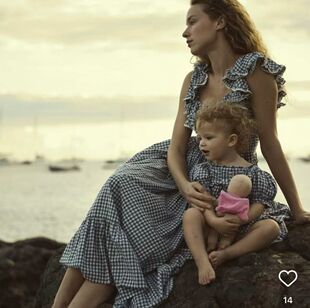 度假风蓝白格子花瓣领连衣裙无袖漏肩绑带蝴蝶机长裙高腰美式田园
