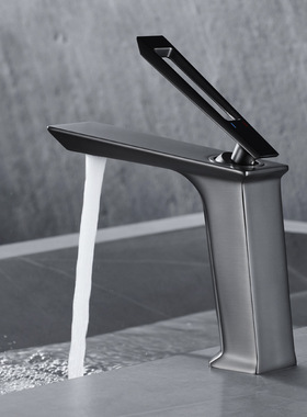 YJB枪灰色创意镂空造型把手浴室优质黄铜单把坐式冷热水面盆龙头