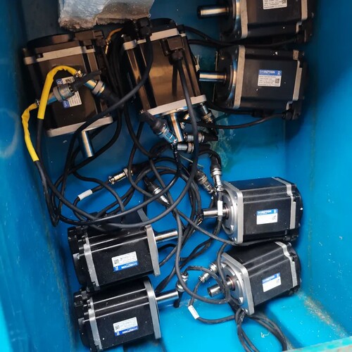 议价询价三洋伺服电机R2AA08075FXH00 ，10台