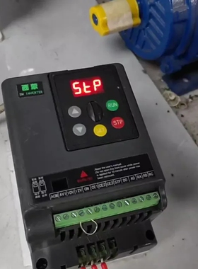 议价询价西蒙变频器2.2KW，H3022G1E700194，成色如图