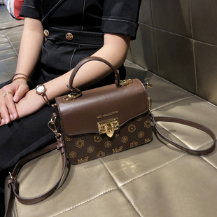 MKF品牌小方包女2026新款高级感时尚豆腐块小包包手提单肩斜挎包