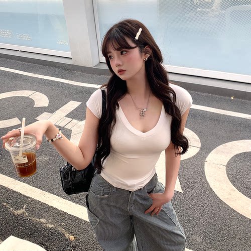 纯欲白色夏季V领针织短袖女