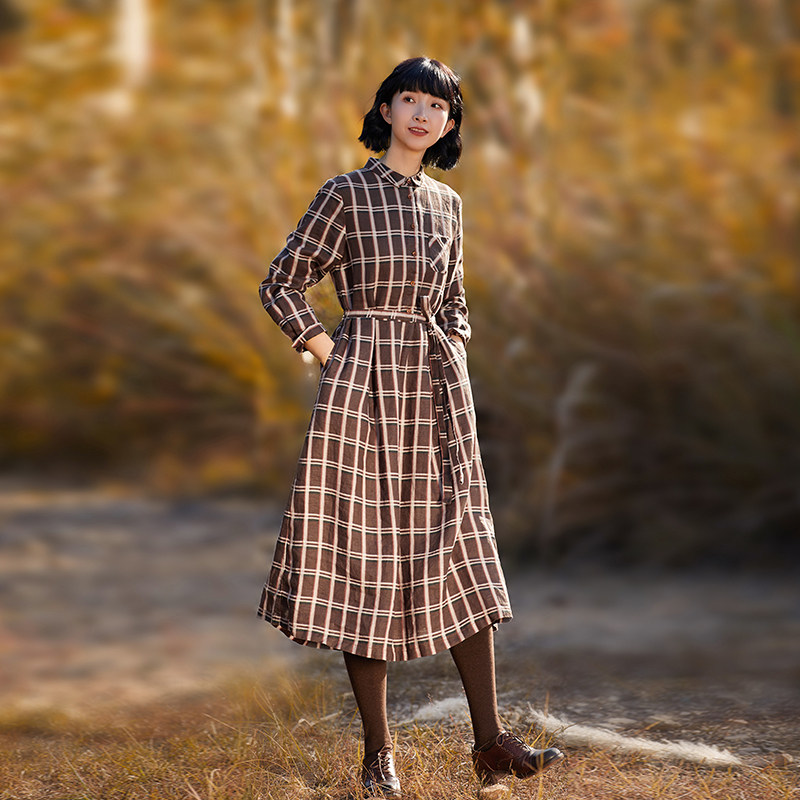 忘城9403座/2020棕色亚麻格纹连衣裙文艺