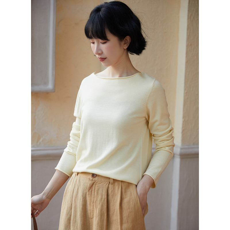 忘城Y640座/黄木香/羊毛混纺不对称下摆淡黄卷边圆领针织打底衫