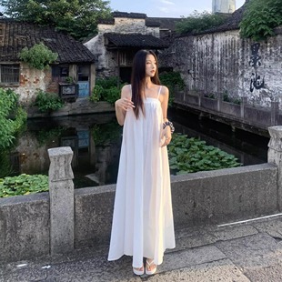 小个子法式白色吊带连衣裙子女新款绝美2026夏季海边度假气质长裙