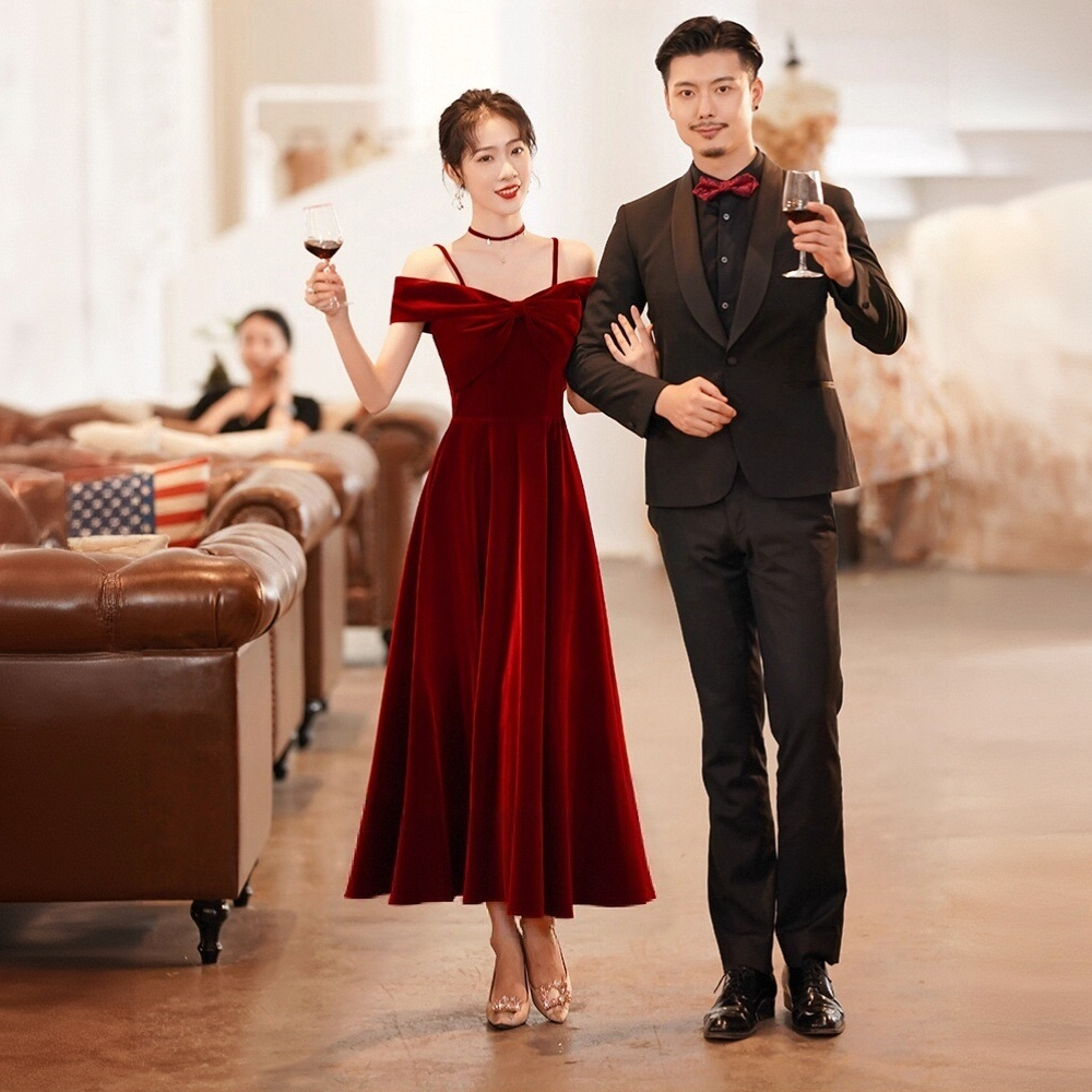 敬酒服新娘一字肩结婚丝绒酒红色